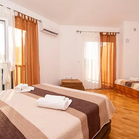 Lotusapart Premantura Exterior photo