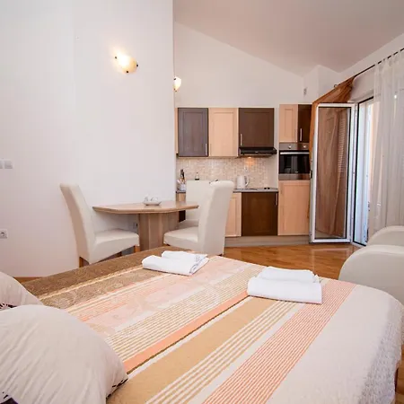 Lotusapart Premantura Exterior photo
